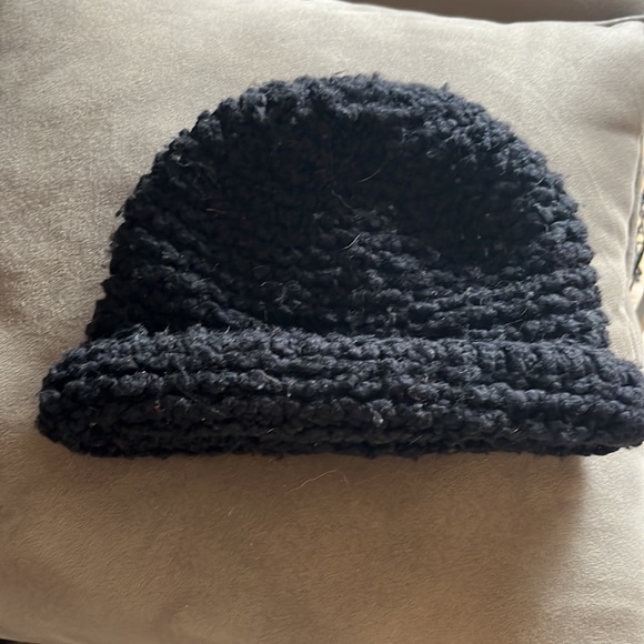 Handknit wool hat - Picture 2 of 4